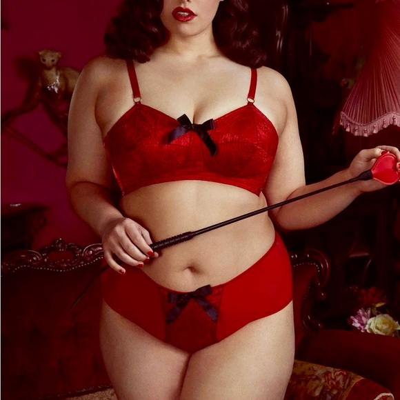 Bettie Page Red Lace Bra & Brief Set - Picture 10 of 10